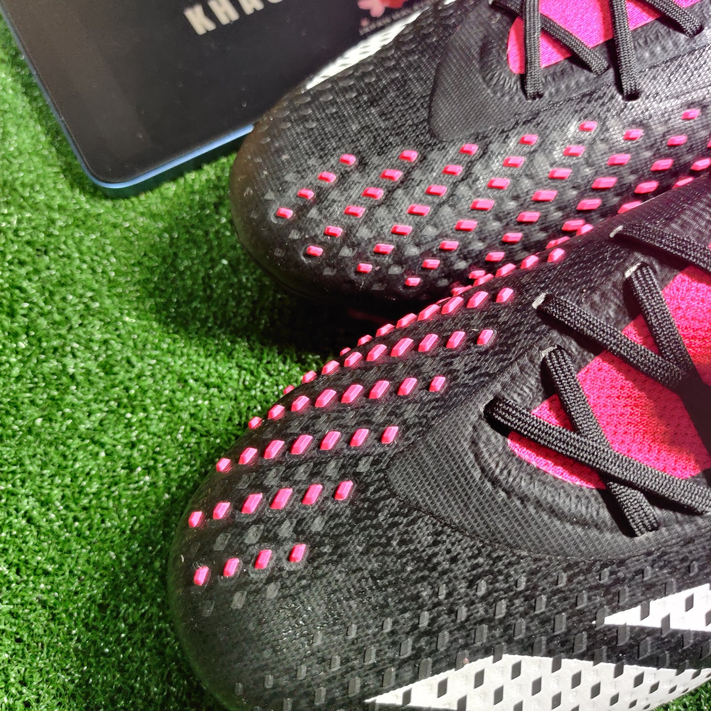 Adidas Predator Accuracy.1 L FG (Core Black/Team Shock Pink)